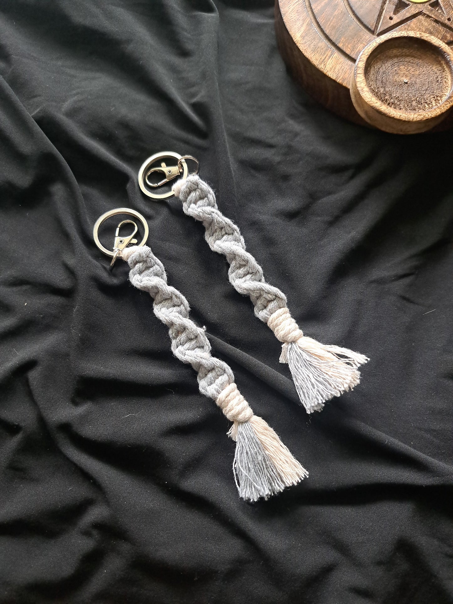 Macrame Keyring - grey